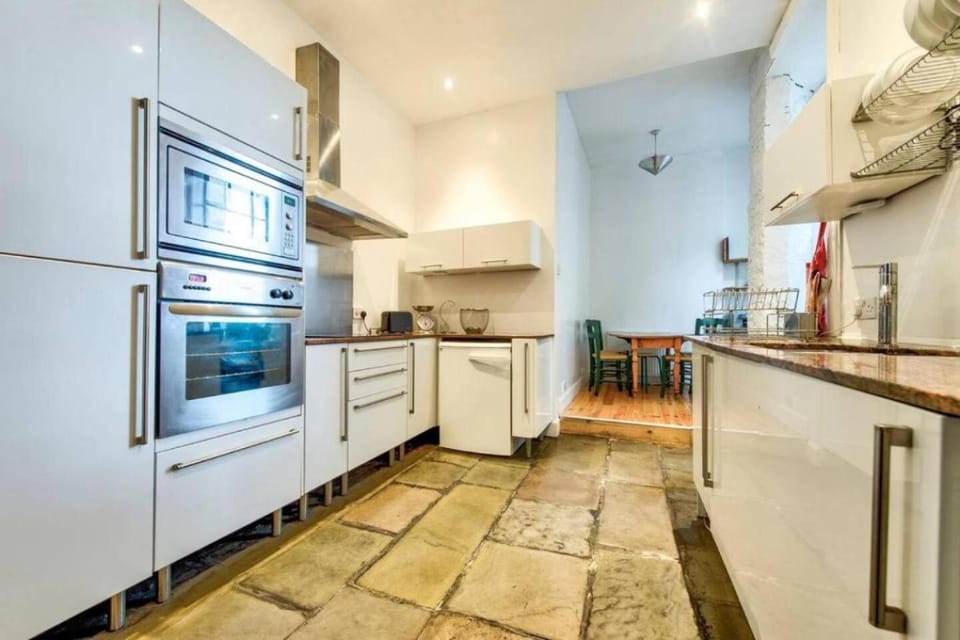 Kitchen or kitchenette, kitchen, kitchen