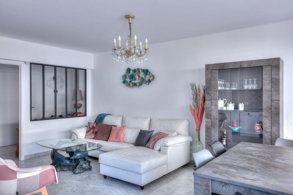 Communal lounge/ TV room, Living room, Seating area
