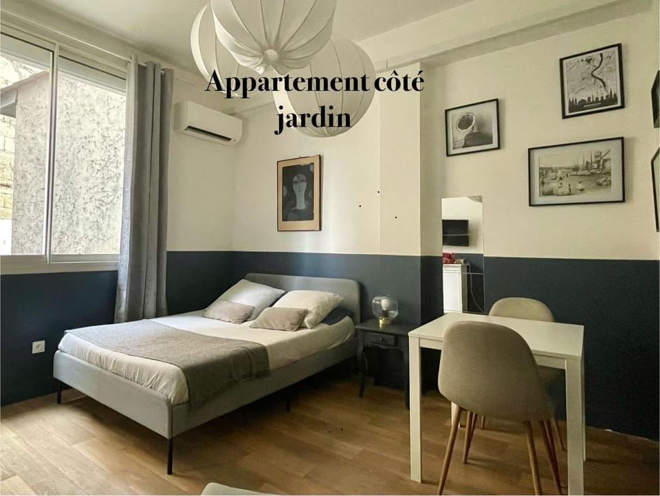 Bed, Photo of the whole room, Seating area, Bedroom