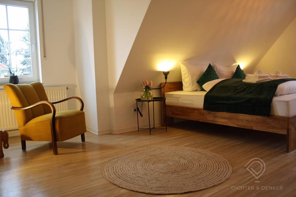 Bed, Seating area, Bedroom