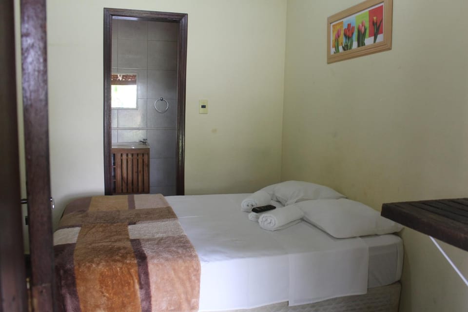Restaurant/places to eat, Bed, Photo of the whole room, Bedroom, Swimming pool, Breakfast, towels
