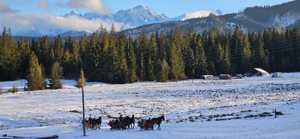 Nearby landmark, Natural landscape, Winter, Mountain view