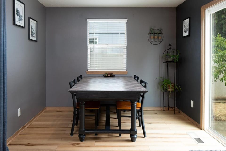 Teak- a North Albany family home House in Albany