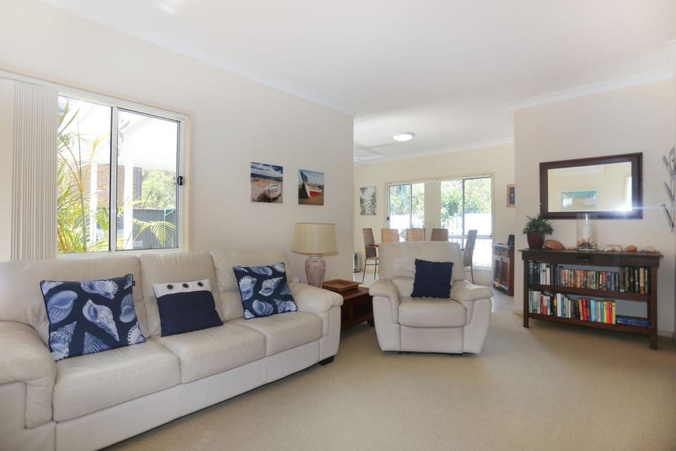 Blue Paradise on Coorilla House in Hawks Nest