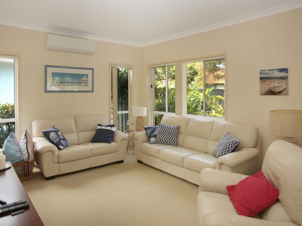 Blue Paradise on Coorilla House in Hawks Nest