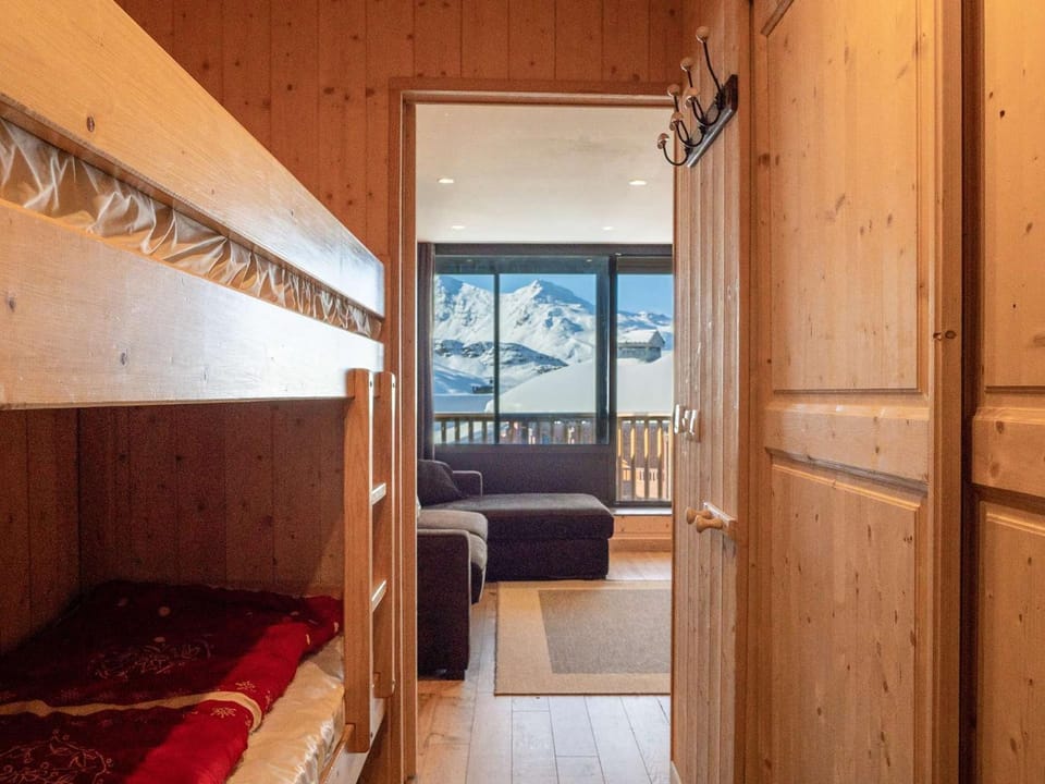 Val Thorens - Bel Appartement 4 pers, Balcon Sud, TV, Bluetooth, Cuisine Équipée, Local à Skis - FR-1-637-32 Apartment in Les Allues
