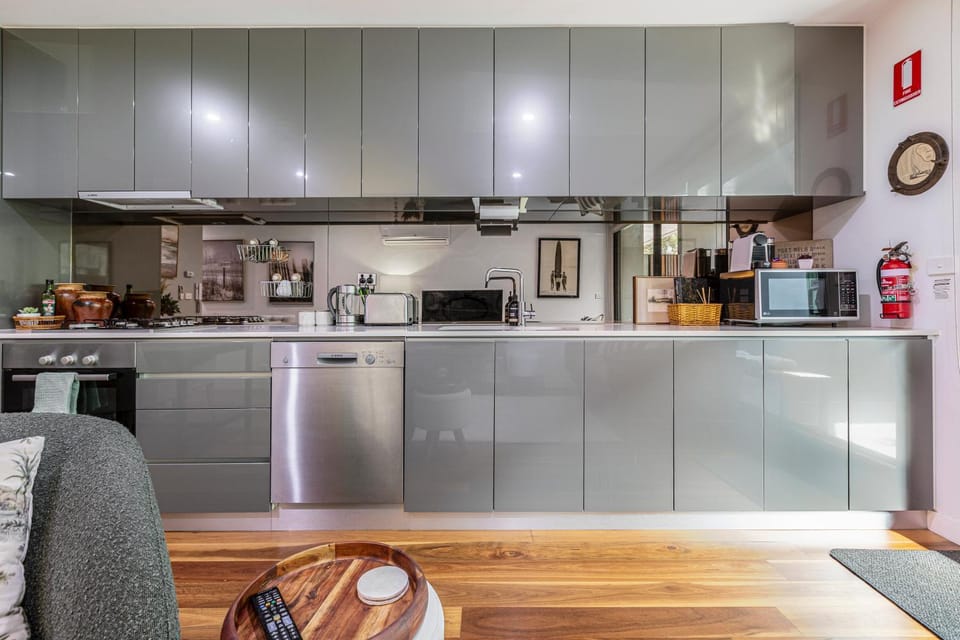 Coffee/tea facilities, dishwasher, minibar, oven, stove, toaster, kitchen