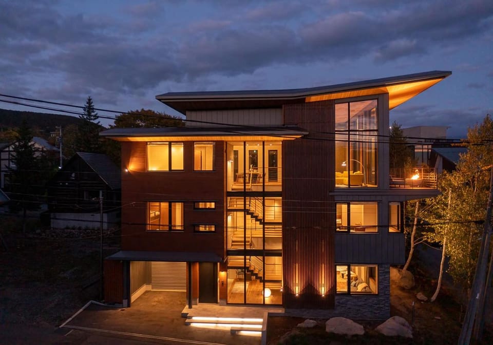 Property building, Night, Balcony/Terrace