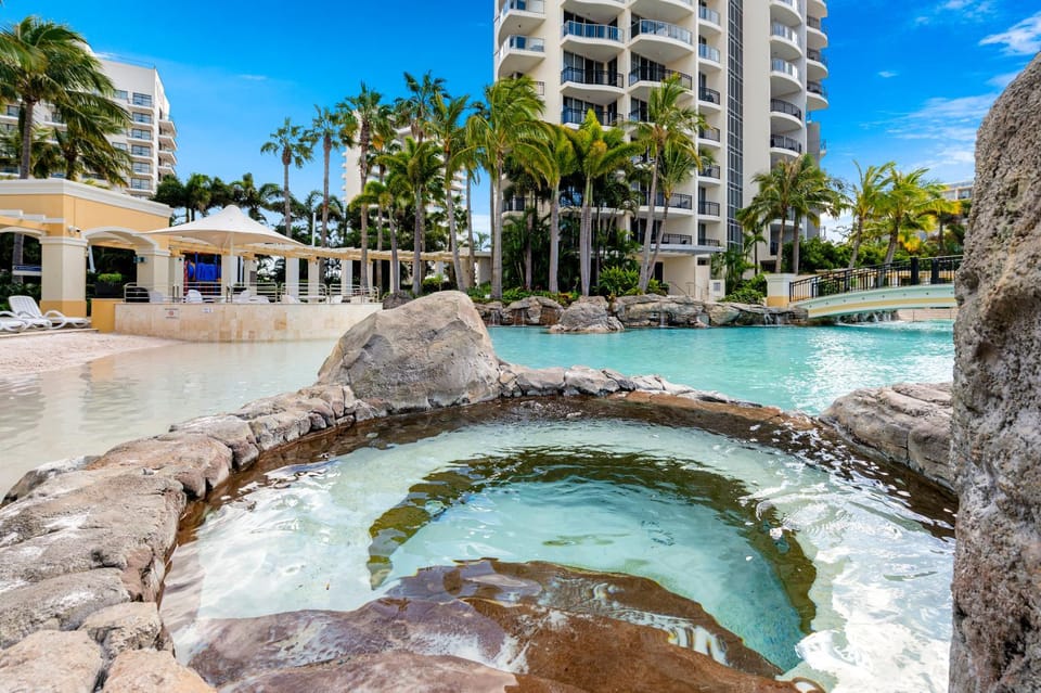 Property building, Hot Tub