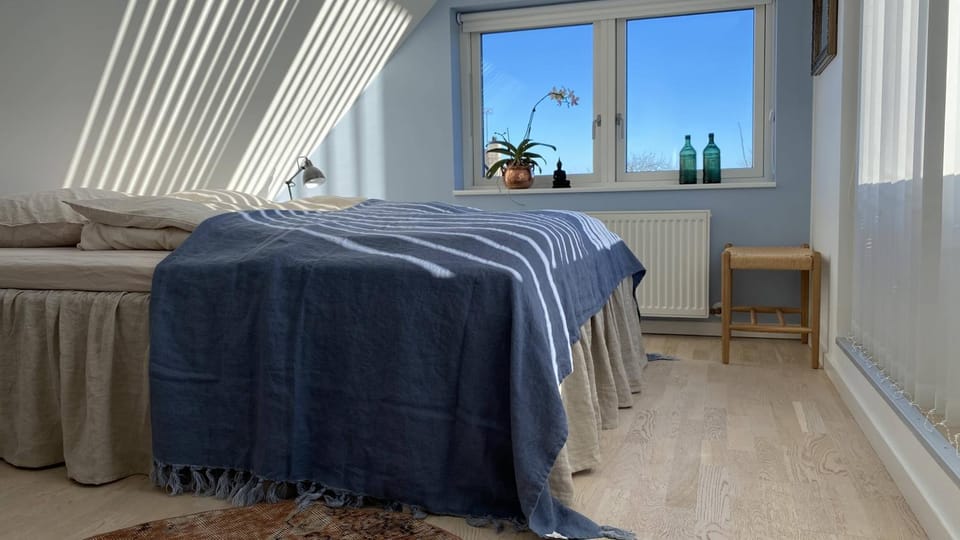 Photo of the whole room, Bedroom