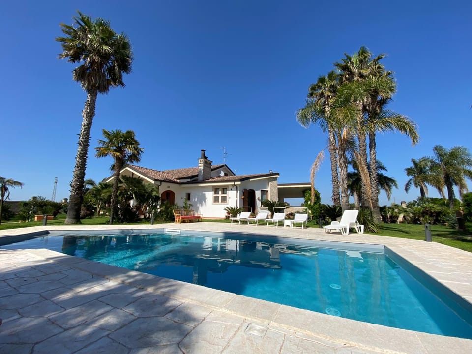 Property building, Swimming pool, Swimming pool