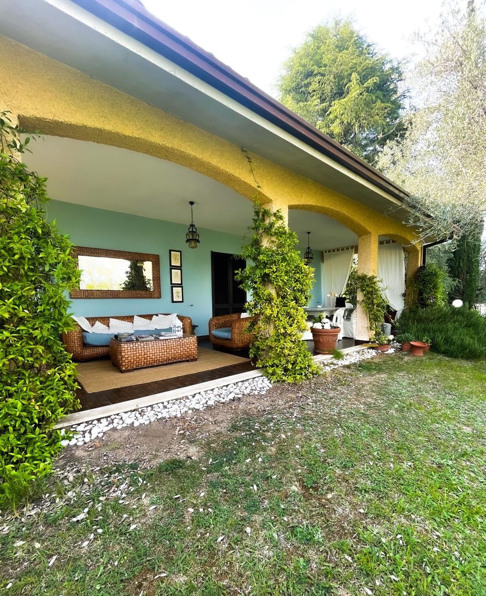 Villa con vista lago e piscina Villa in Lake Garda