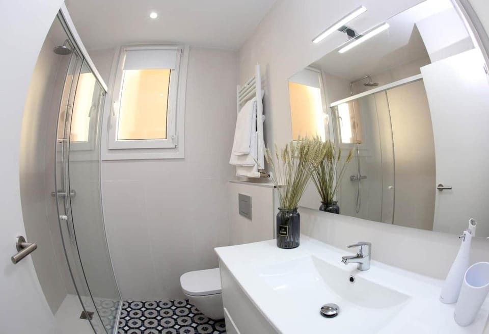 Piso Reformado a 2 Min del Casco Viejo Con Garaje Gratis Apartment in Bilbao