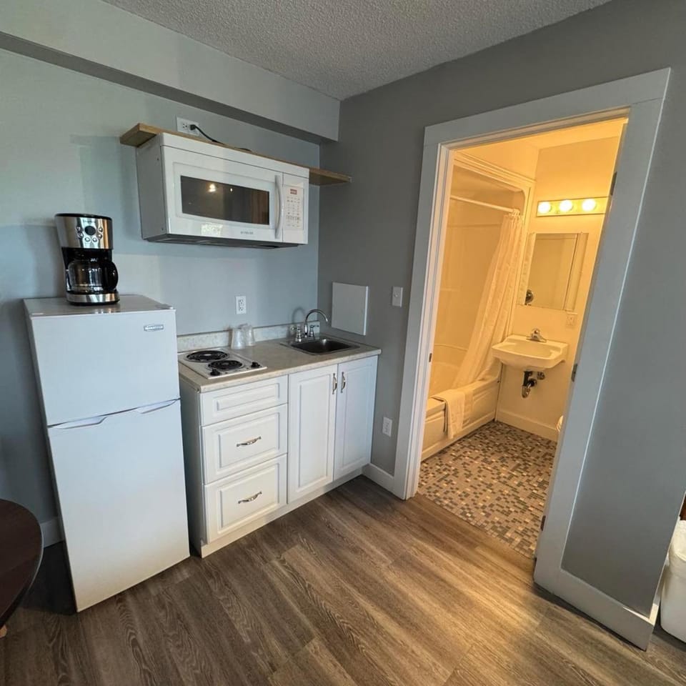Coffee/tea facilities, Kitchen or kitchenette, microwave
