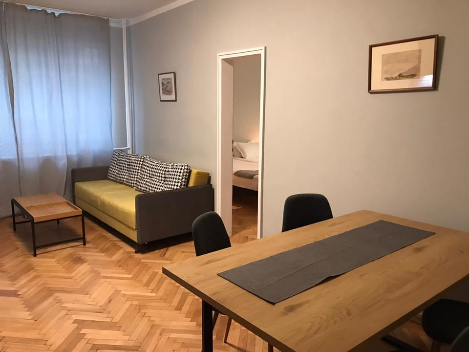 EU metro station, City Center, lovely 3-bedroom apartment, free parking Apartment in Sofia