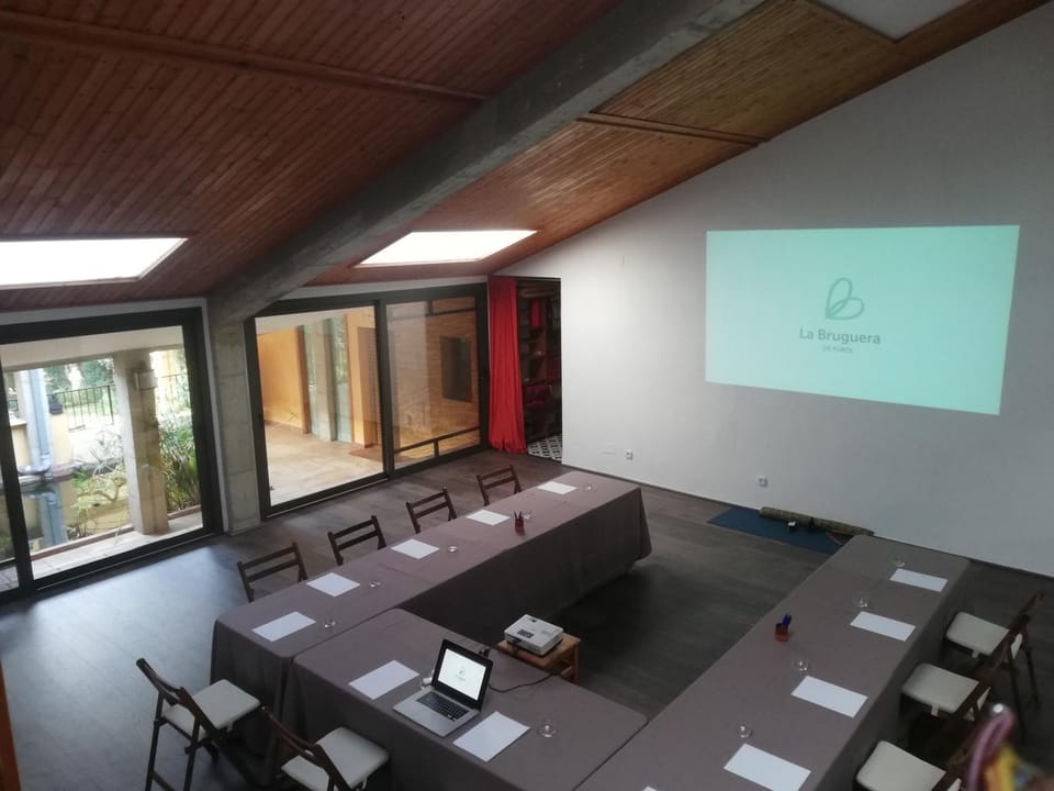 TV and multimedia, Spa and wellness centre/facilities, Fitness centre/facilities, Business facilities, Meeting/conference room, internet, internet