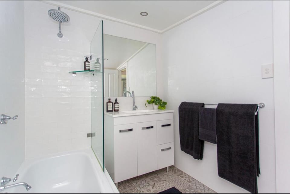 Shower, Bathroom, Bath, towels