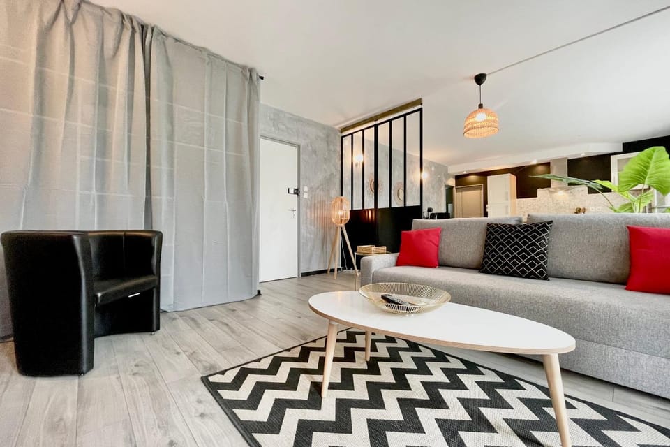 #F7 The contemporary 6 sleeps Wifi tramway Apartment in Grenoble