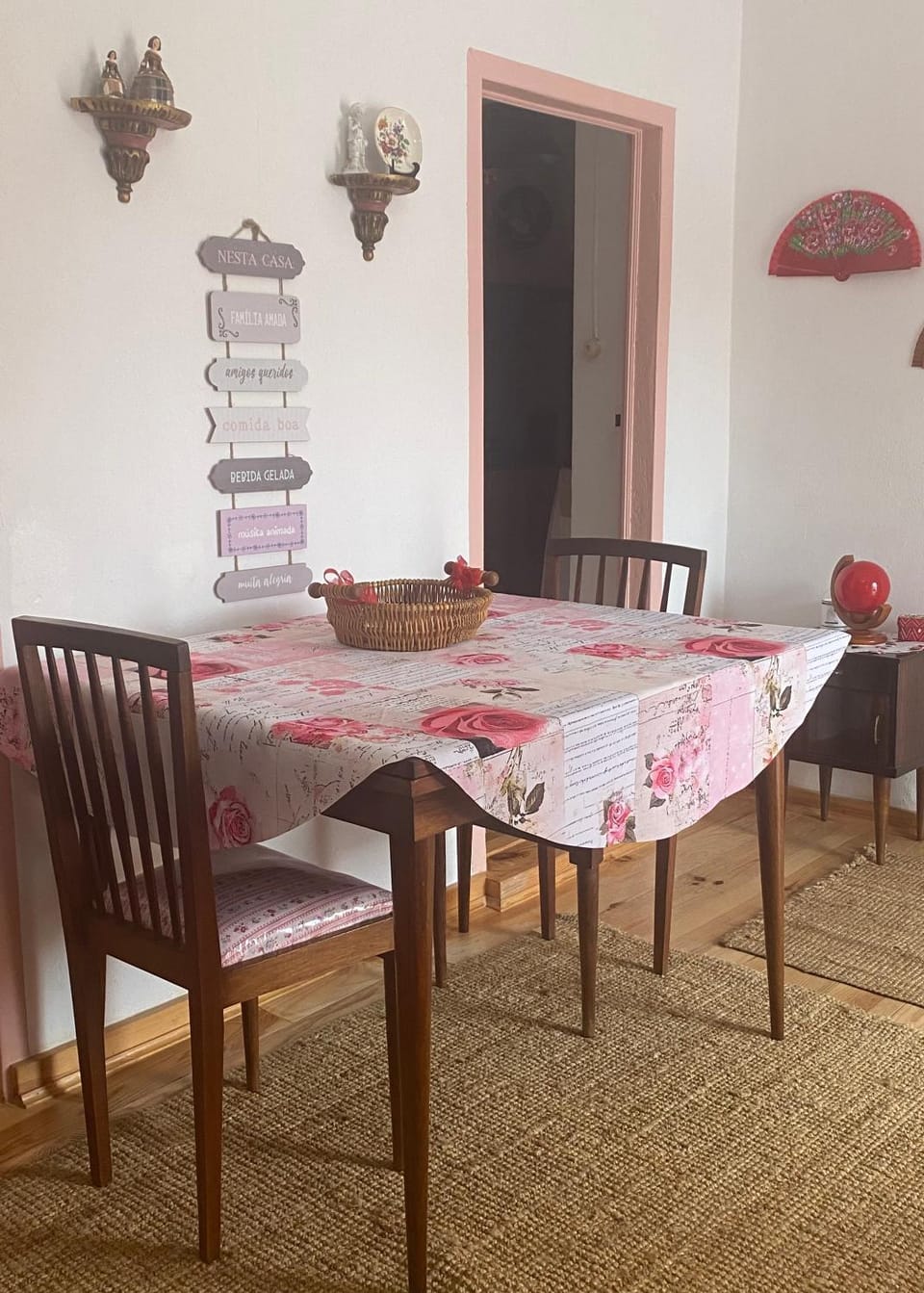 Casal dos Carpinteiros - Carpenters Couple House in Lisbon District