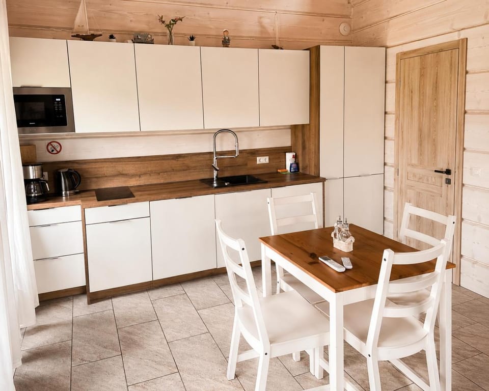 Kitchen or kitchenette, Dining area, kitchen