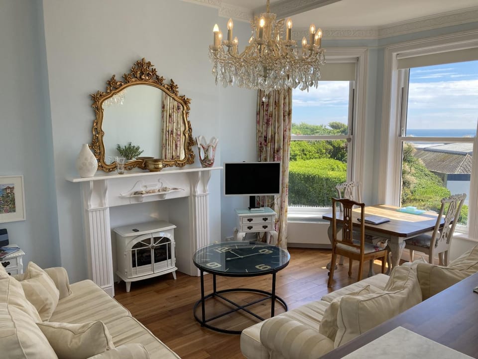 Communal lounge/ TV room, Living room