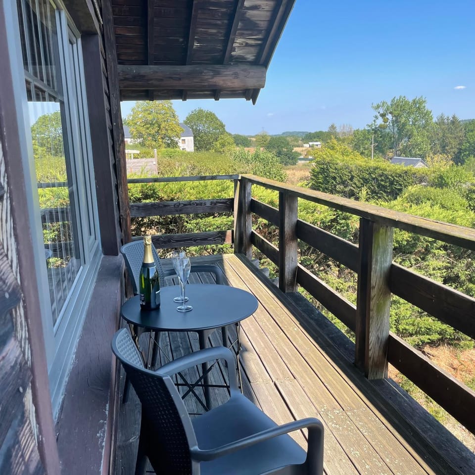 View (from property/room), Balcony/Terrace, Mountain view, Quiet street view