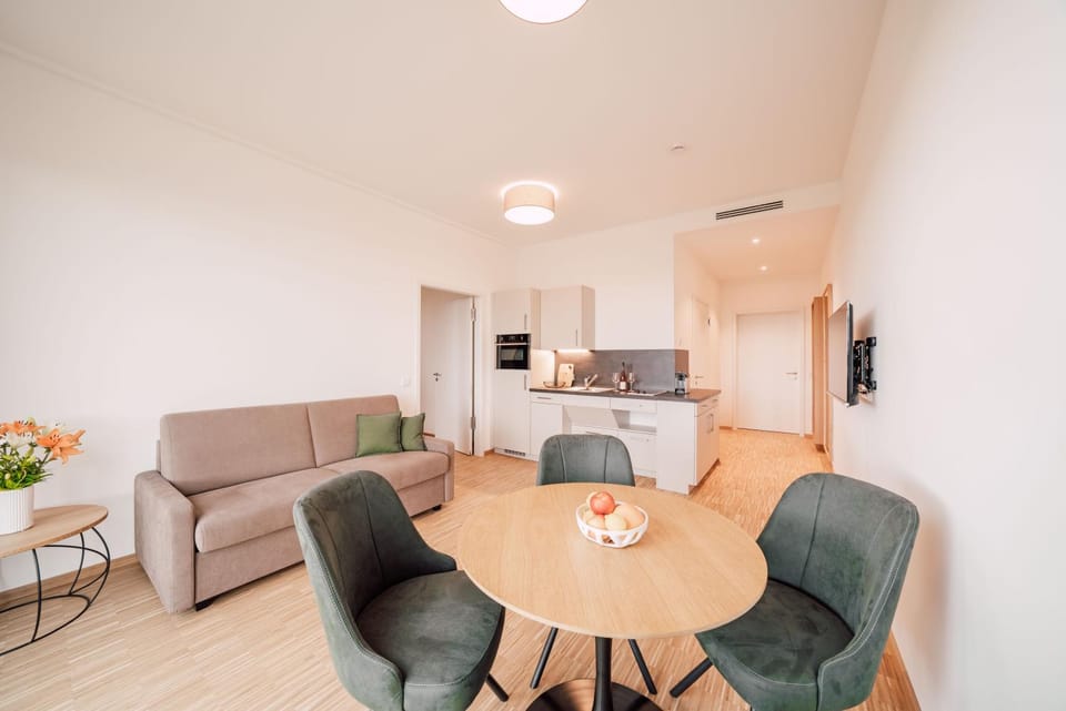 Kitchen or kitchenette, Seating area