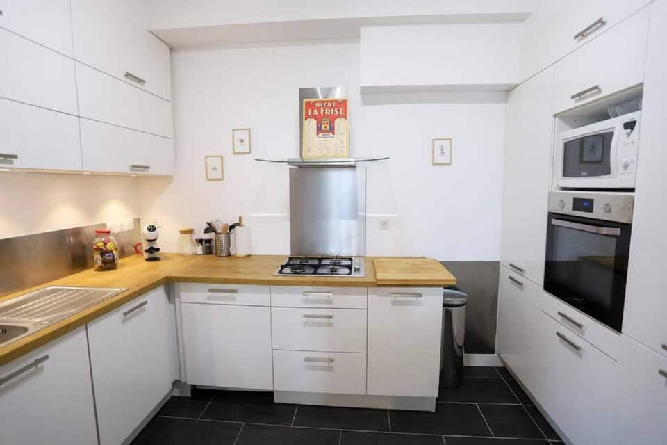 Le Thiou 3 étoiles - Charmant & Authentique, Au Cœur de la Vieille Ville, Billard, 6 personnes Apartment in Annecy