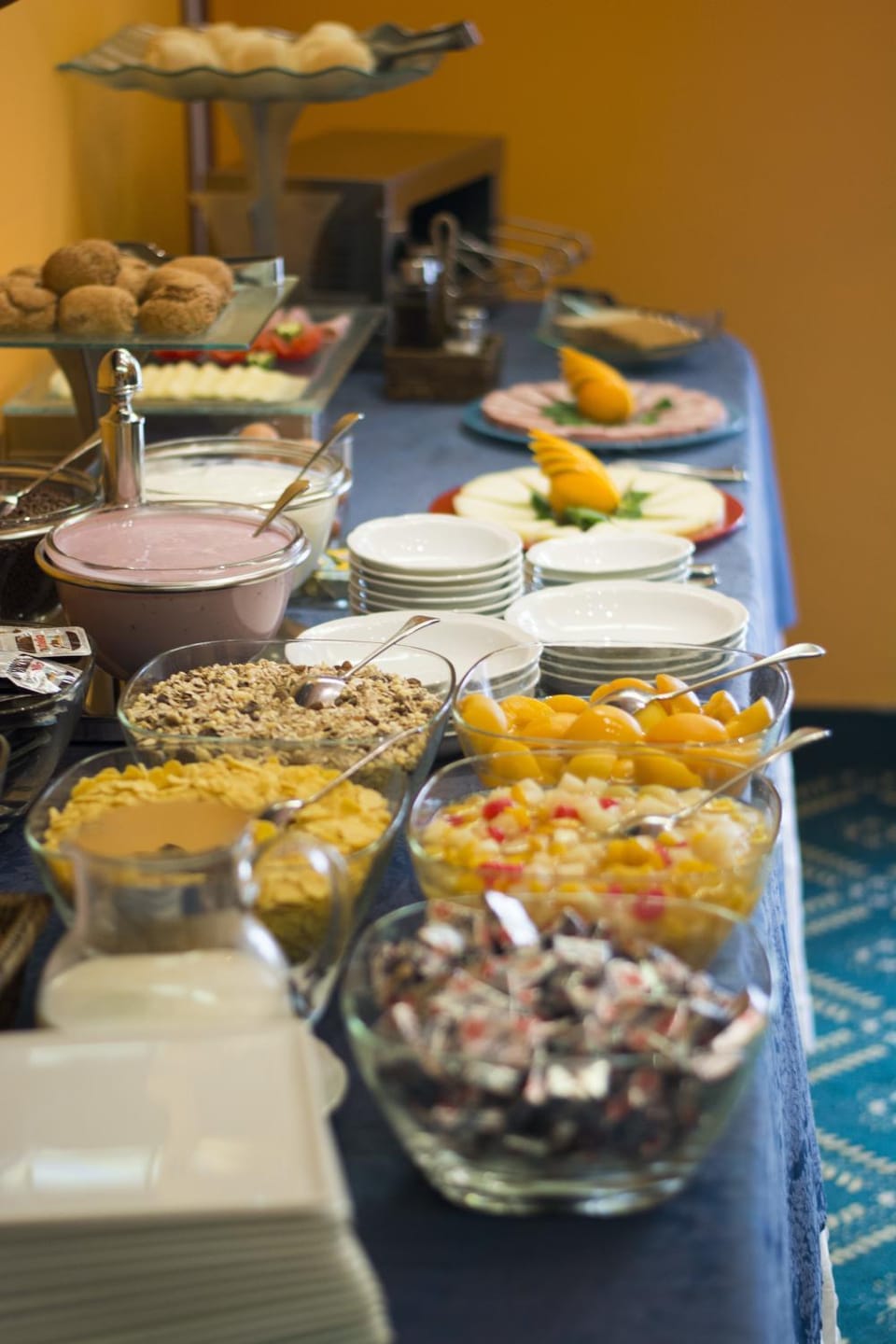 Continental breakfast, Buffet breakfast