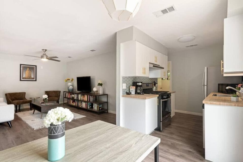 Charming South Austin 2 Bedroom Home House in South Congress