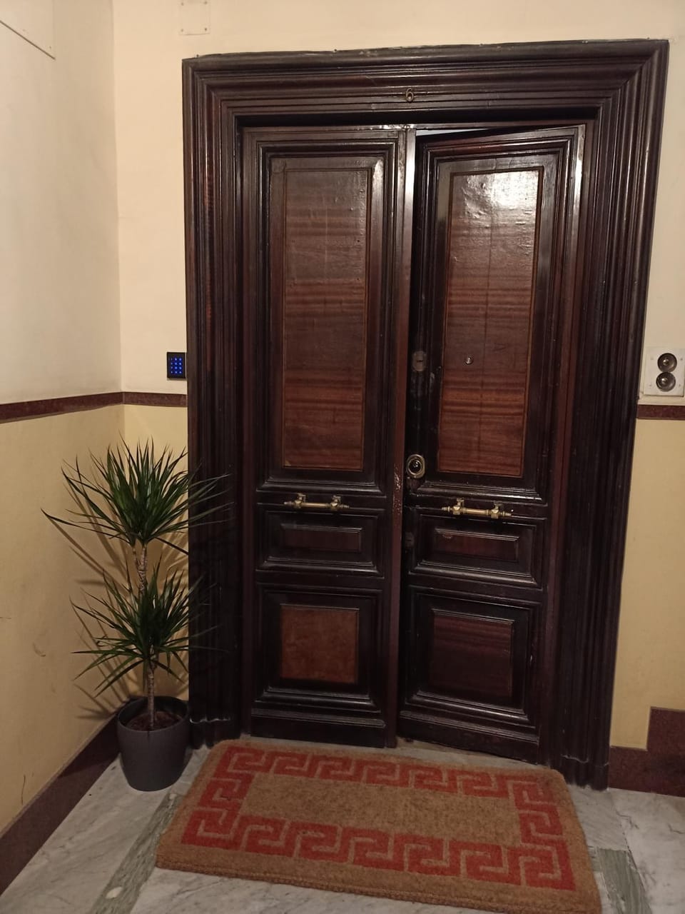 Facade/entrance