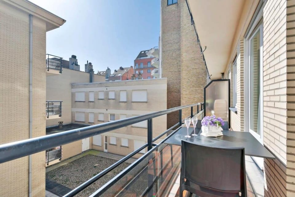 Cozy apartment with balcony and parking Apartment in Knokke-Heist