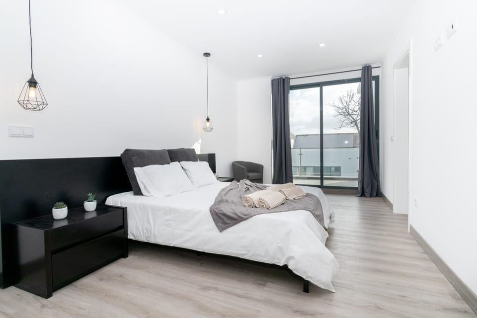 Bed, Photo of the whole room, Bedroom, towels, air conditioner