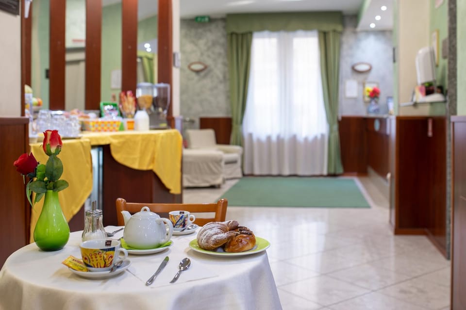 Restaurant/places to eat, Food and drinks, Food, Breakfast, Continental breakfast, Buffet breakfast