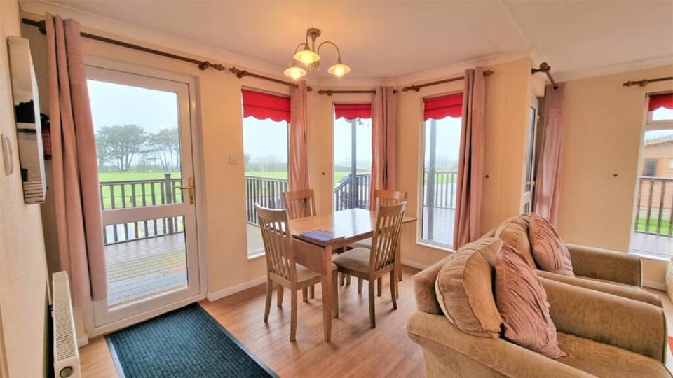 Wendy Lodge- Chalet Cottage, Sleeps 6 Adults House in England