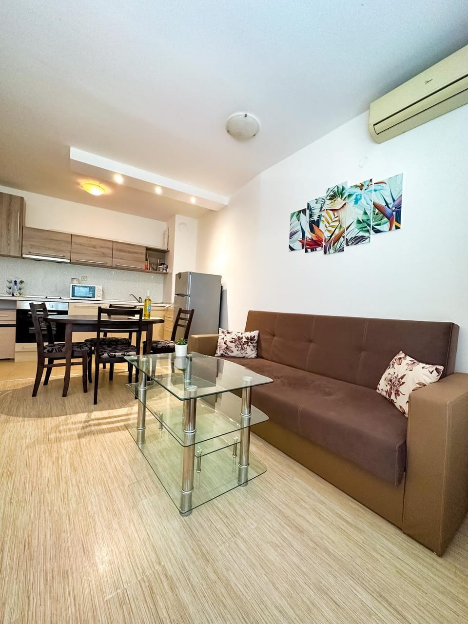 Kitchen or kitchenette, Living room, Seating area