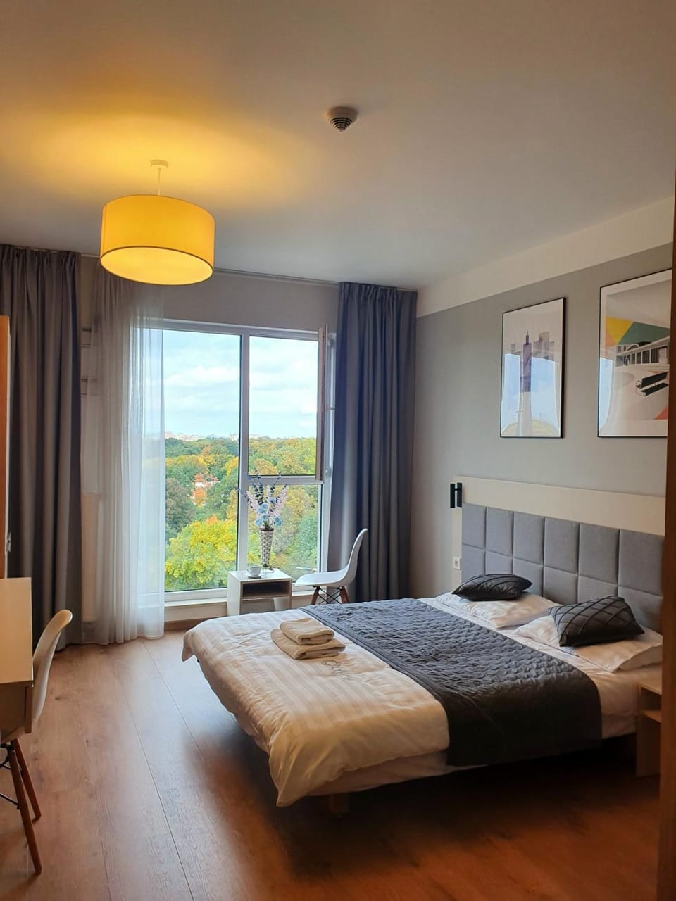Bed, TV and multimedia, Bedroom
