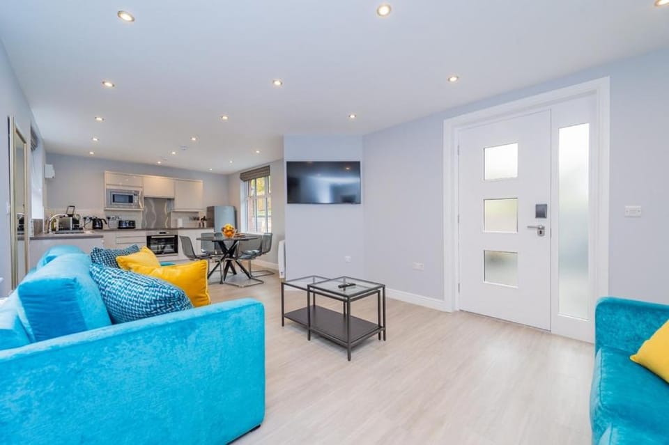 TV and multimedia, Coffee/tea facilities, Living room, Seating area, Dining area, minibar, pet friendly