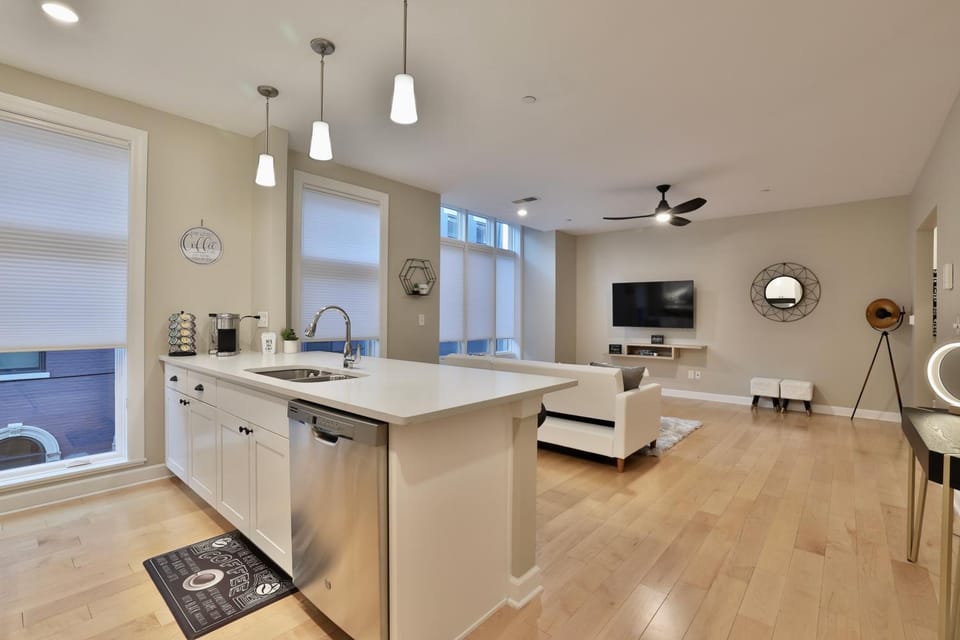 TV and multimedia, Kitchen or kitchenette, fireplace
