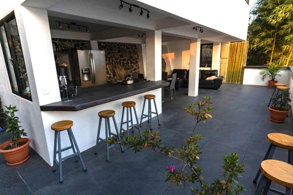 Lounge or bar, kitchen
