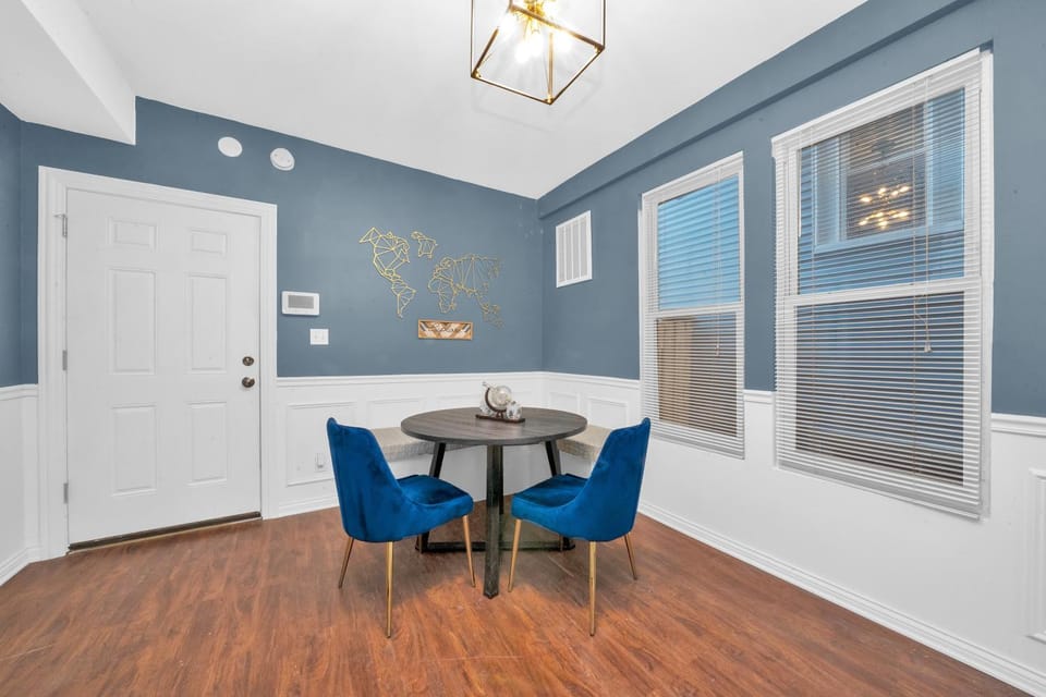 Seating area, Dining area