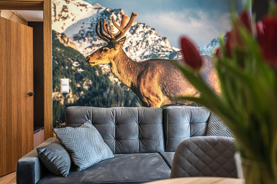 Living room, Animals