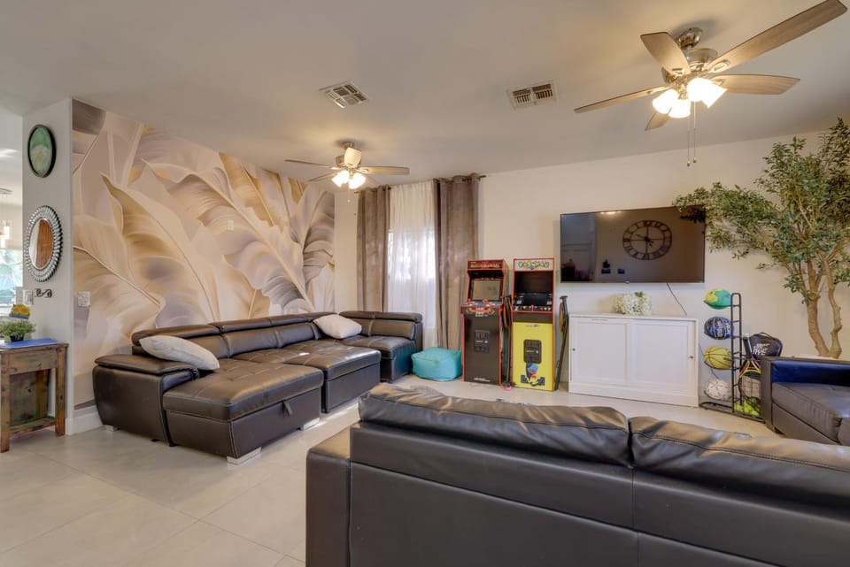 Family Home w/ Community Perks in Peoria House in Glendale