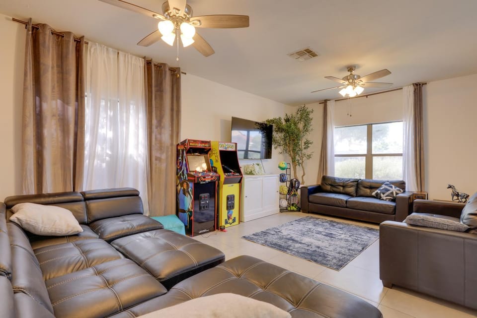 Family Home w/ Community Perks in Peoria House in Glendale