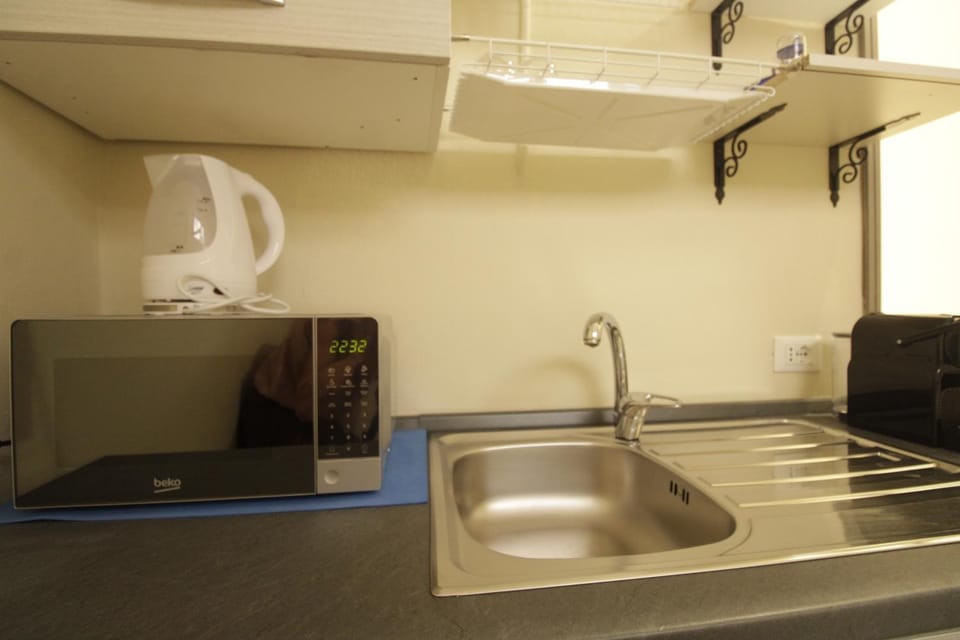 minibar, kitchen, kitchen
