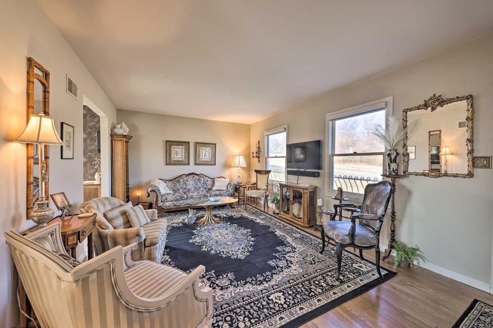 Cozy Kansas City Home w/ Yard - 9 Mi to Dtwn! House in Gladstone