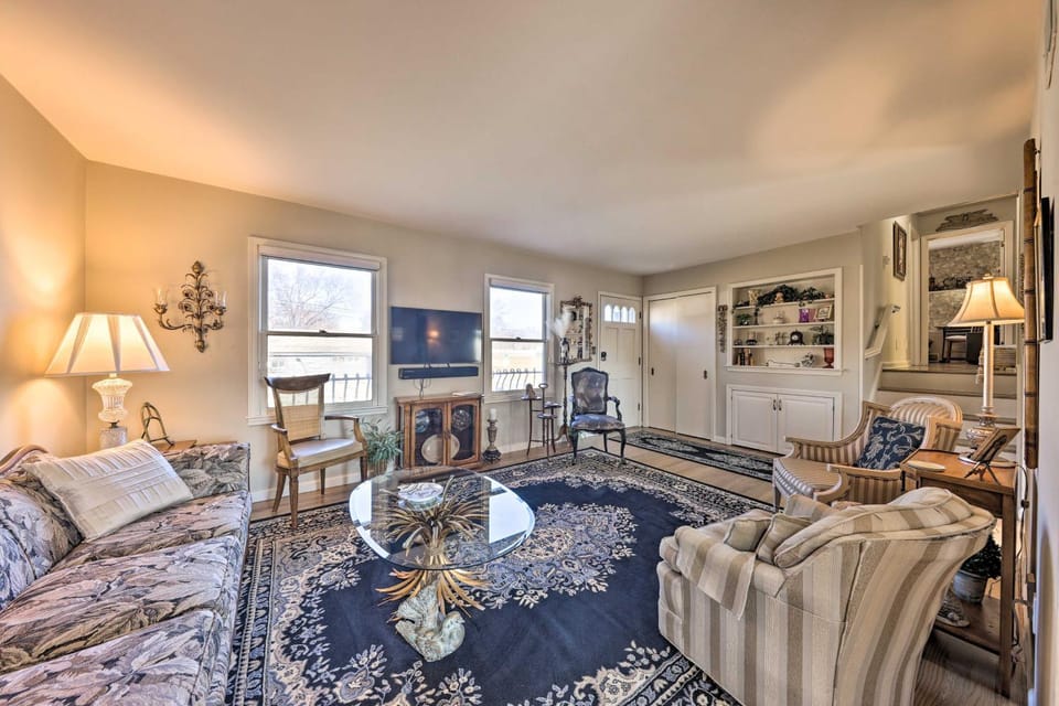 Cozy Kansas City Home w/ Yard - 9 Mi to Dtwn! House in Gladstone