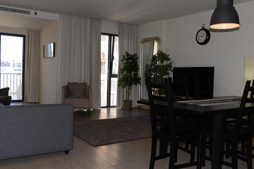 Living room, Dining area