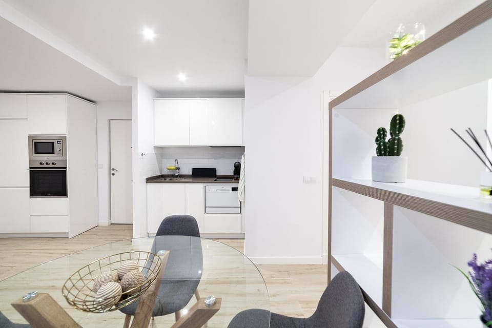 Kitchen or kitchenette, Living room, Seating area, Dining area