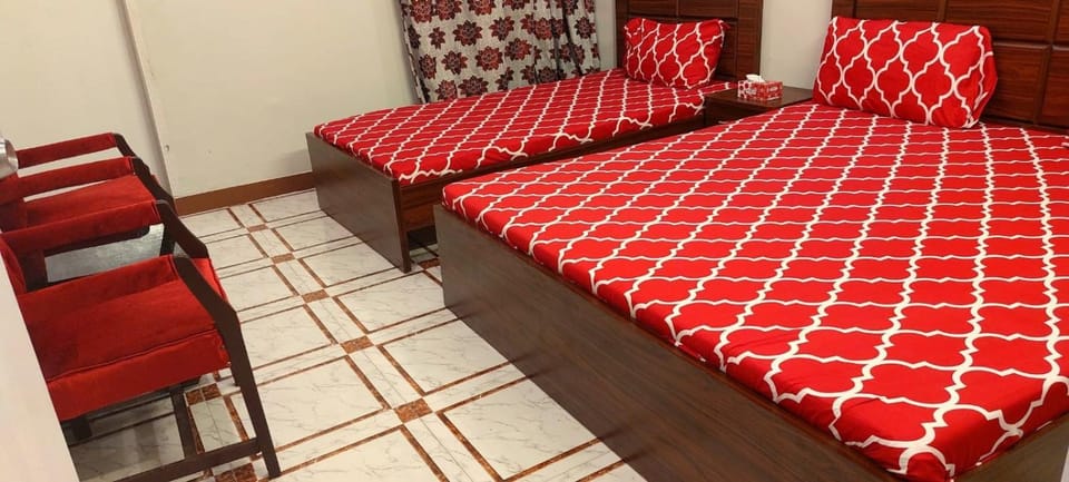 Couples Friendly Guest House Karachi - Hotels Bed and Breakfast in Karachi
